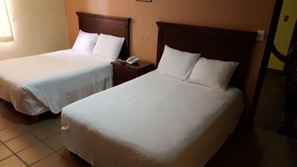 Hotel La Posta Monclova Pokoj fotografie